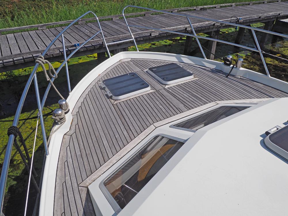  Deck equipment